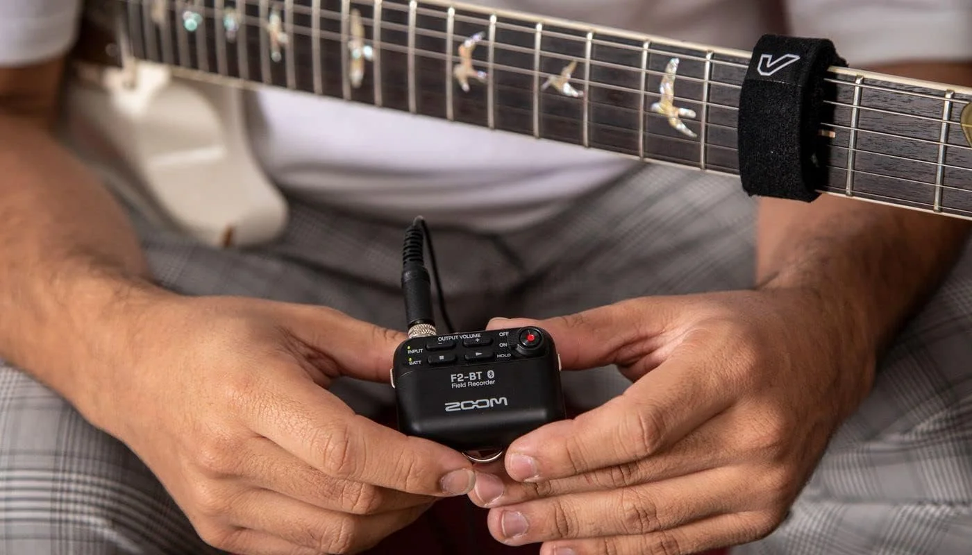 زوم - F2 - ضبط کننده میدانی + میکروفون لاوالیر - مشکی زوم - F2 - ضبط کننده میدانی + میکروفون لاوالیر - مشکی