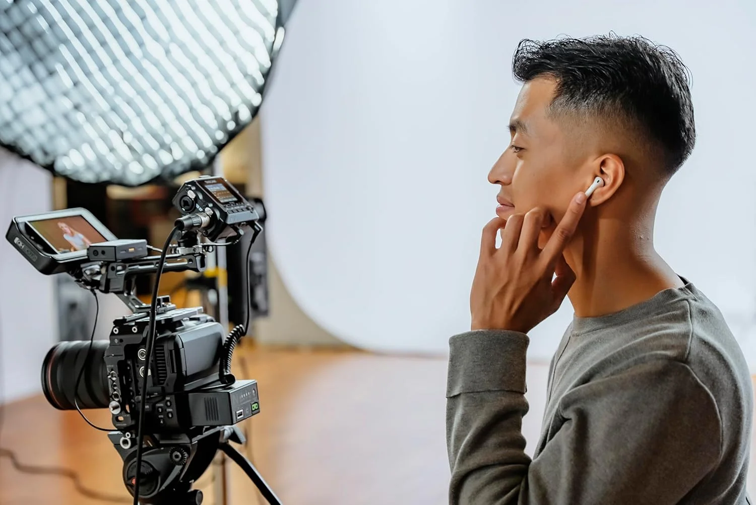 TASCAM FR-AV2 – ضبط کننده میدانی فشرده 32 بیتی شناور و تولید کننده تایم کد با میکسر TASCAM FR-AV2 – ضبط کننده میدانی فشرده 32 بیتی شناور و تولید کننده تایم کد با میکسر