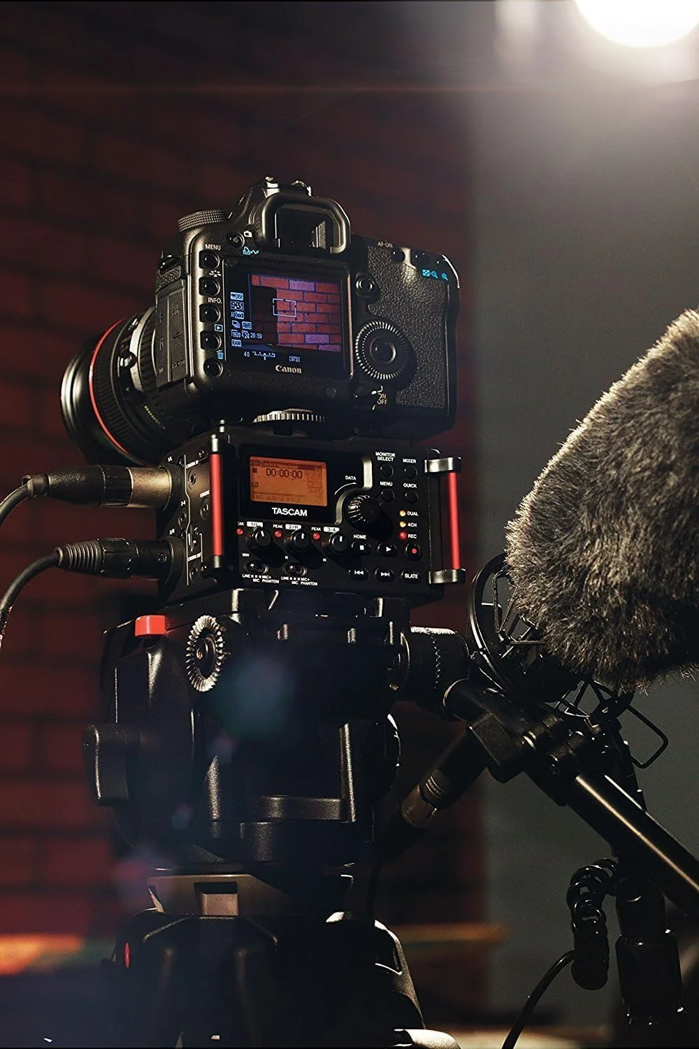 ضبط کننده صدای پرتابل 4 کاناله TASCAM برای فیلمسازان DSLR، مشکی (DR-60DmkII) ضبط کننده صدای پرتابل 4 کاناله TASCAM برای فیلمسازان DSLR، مشکی (DR-60DmkII)