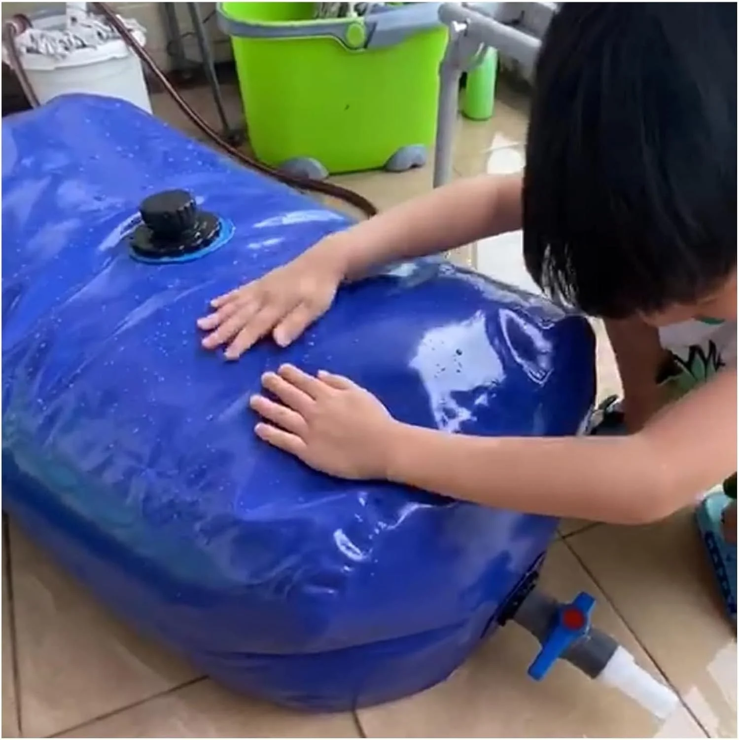 مخزن ذخیره آب PHLEPS با شیر، کیسه ذخیره آب نرم تاشو با ظرفیت بزرگ، مخزن ذخیره آب اضطراری قابل حمل برای کشاورزی مقاوم در برابر خشکسالی و آتش نشانی (رنگ: آبی، سایز