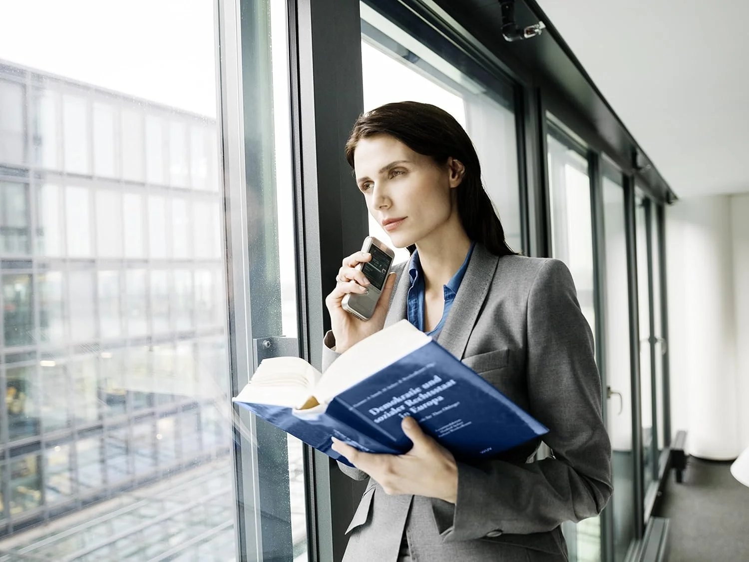 ضبط کننده صدای Philips Pocket Memo DVT8000/02 با سیستم میکروفون سه بعدی، باتری قابل شارژ و یادداشت برداری دیجیتال