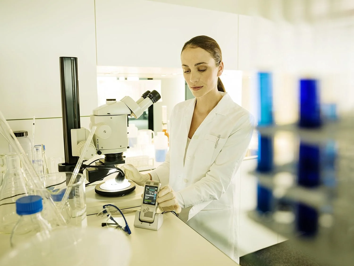 ضبط کننده صدای Philips Pocket Memo DVT8000/02 با سیستم میکروفون سه بعدی، باتری قابل شارژ و یادداشت برداری دیجیتال