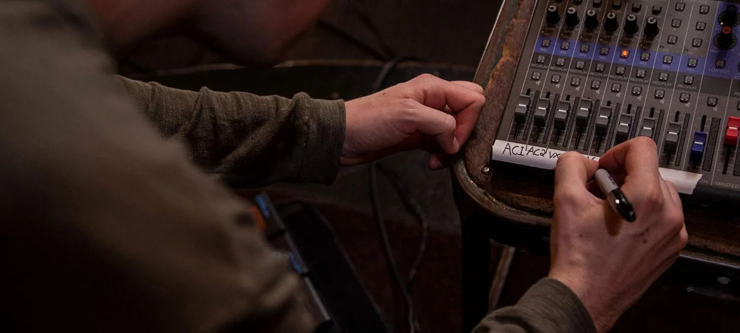 زوم - L-8 LIVETRACK - میکسر 8 کاناله - 4 میکس هدفون جداگانه، پدهای جینگل، ضبط کننده چند مسیره و رابط صوتی