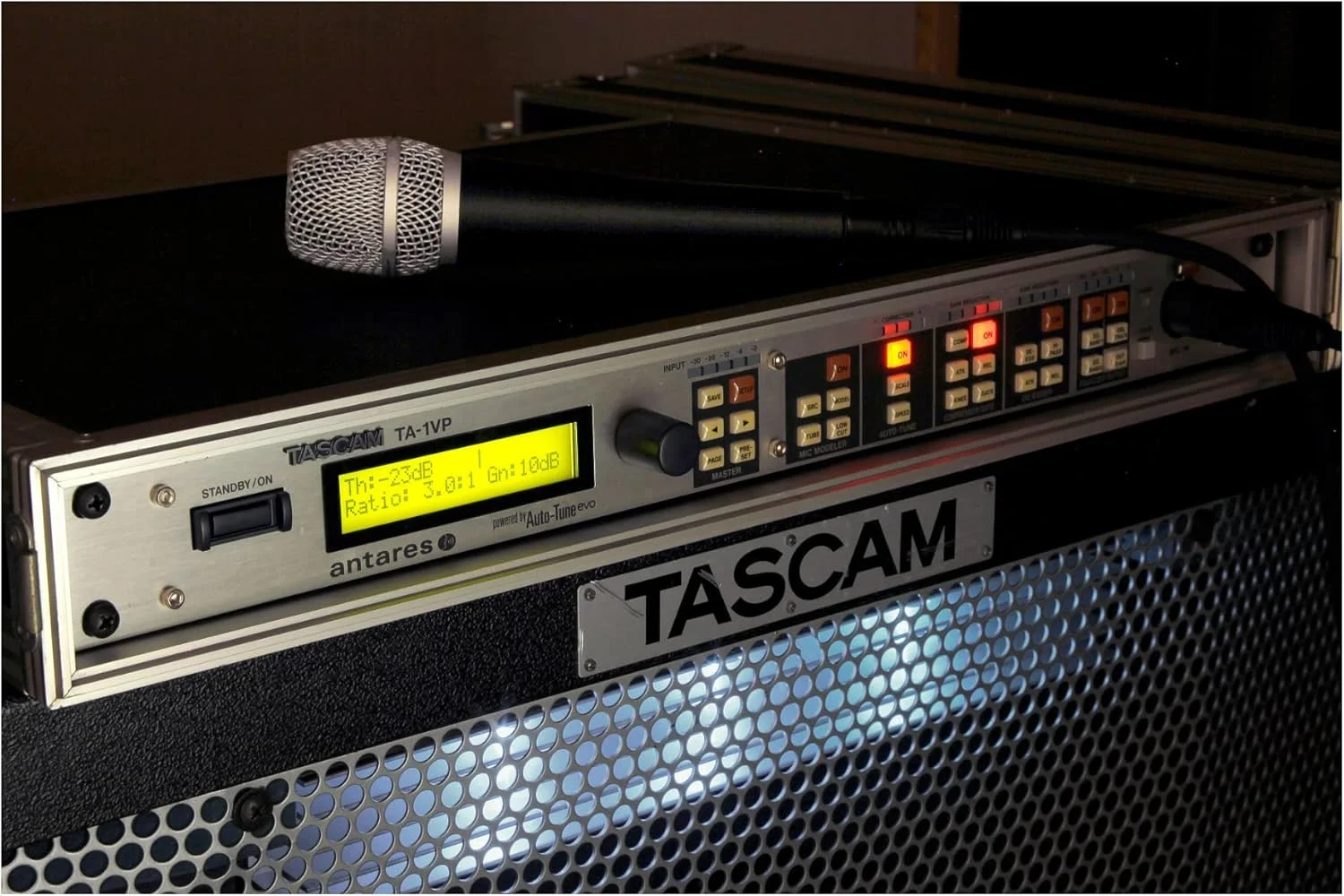 پردازنده تولید صدای وکال رک مونت Tascam TA-1VP با Antares Autotune پردازنده تولید صدای وکال رک مونت Tascam TA-1VP با Antares Autotune
