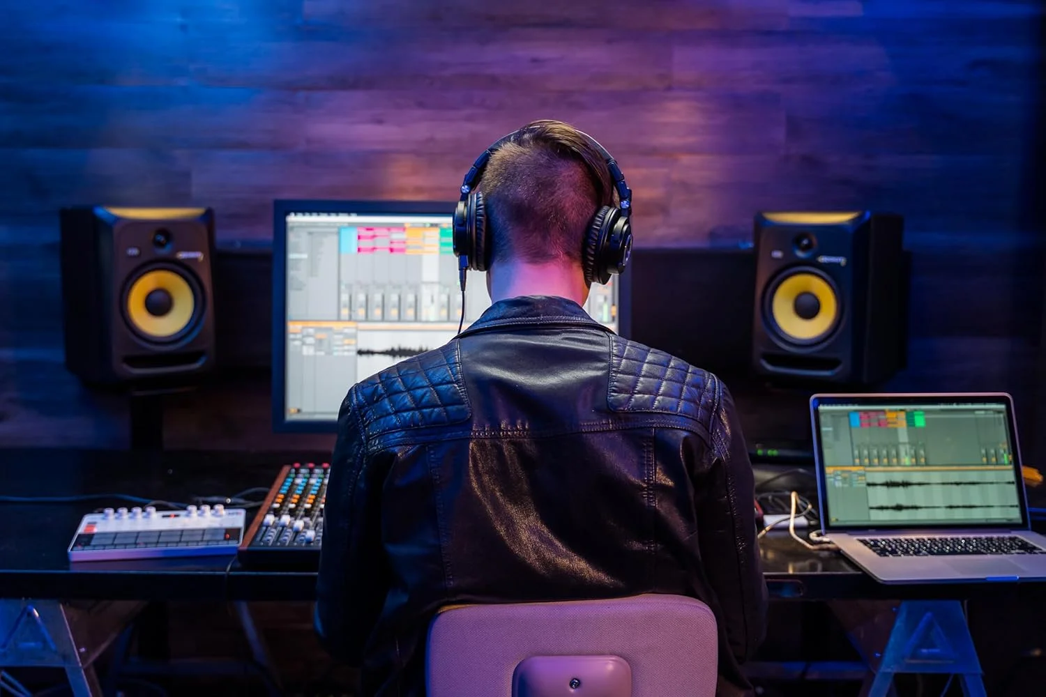 استودیوی ضبط، میکسر، کارت صدای USB و کنترلر DAW دیجیتال 12 تراکه Tascam Model 12 استودیوی ضبط، میکسر، کارت صدای USB و کنترلر DAW دیجیتال 12 تراکه Tascam Model 12