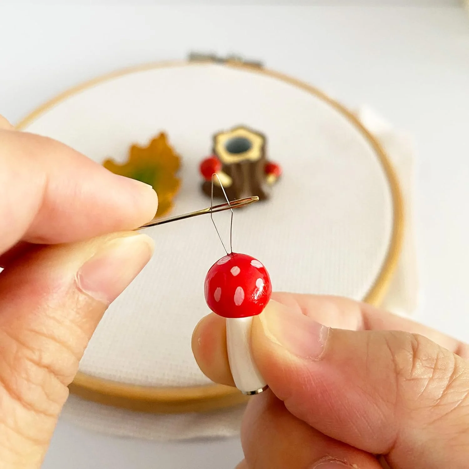 جا سوزنی مغناطیسی طرح برگ به همراه سوزن نخ کن قارچی و نگهدارنده سوزن طرح درخت برای گلدوزی، شماره دوزی، خیاطی و لوازم جانبی سوزن دوزی جا سوزنی مغناطیسی طرح برگ به همراه سوزن نخ کن قارچی و نگهدارنده سوزن طرح درخت برای گلدوزی، شماره دوزی، خیاطی و لوازم جانبی سوزن دوزی