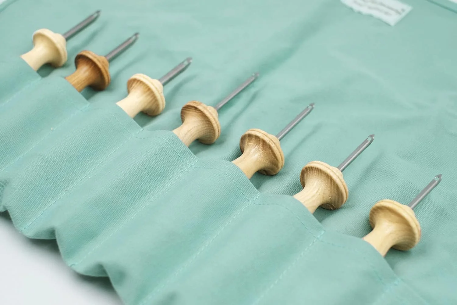 مجموعه ابزار کامل سوزن پانچ با دسته چوبی HAND U JOURNEY در 7 سایز مختلف برای قلاب بافی فرش مجموعه ابزار کامل سوزن پانچ با دسته چوبی HAND U JOURNEY در 7 سایز مختلف برای قلاب بافی فرش