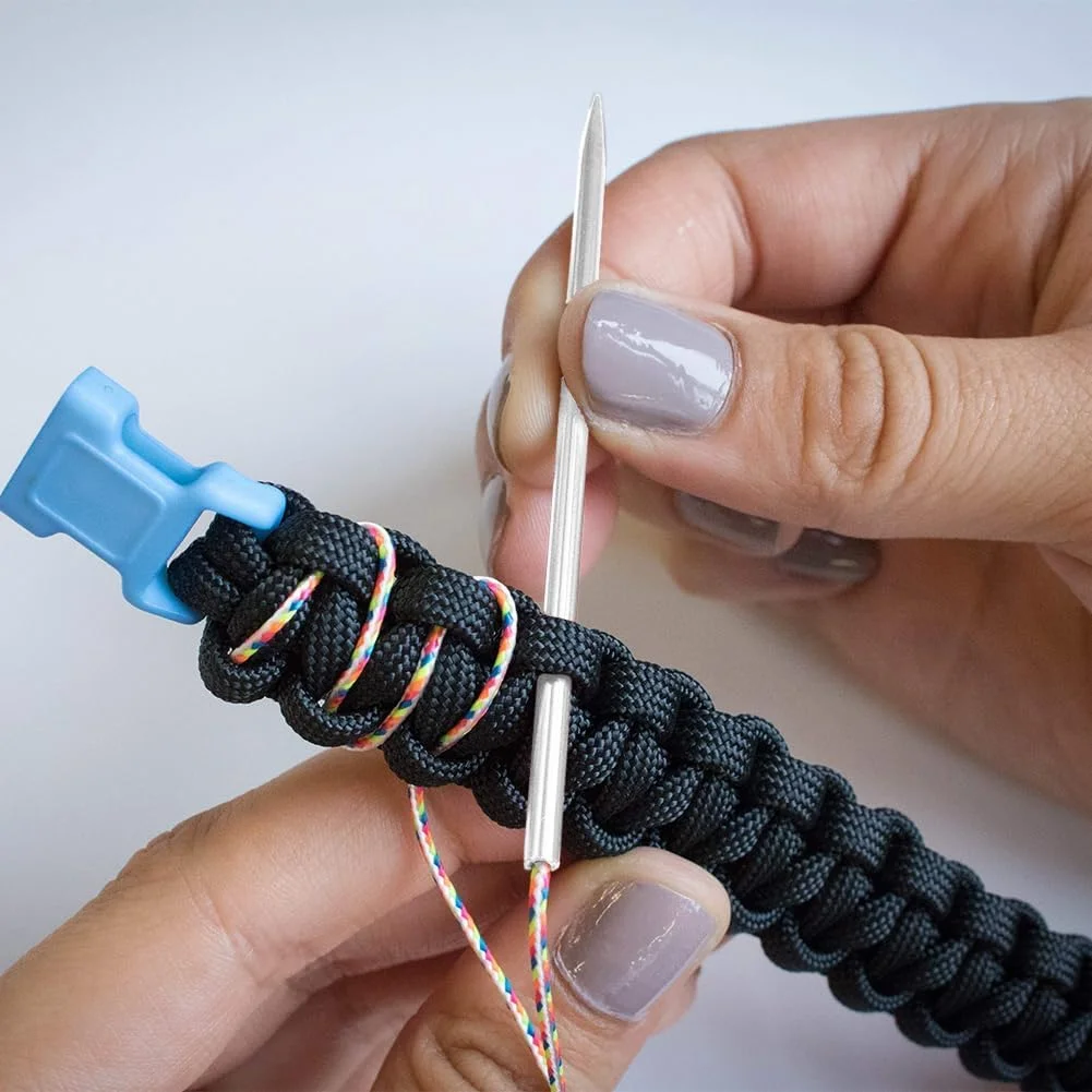 ست سوزن های بند پاراکورد Joyzan با ابزار صاف کننده و کیف برای دستبندهای DIY، تزئین لباس، بافت بند و طناب، 12 عدد مشکی ست سوزن های بند پاراکورد Joyzan با ابزار صاف کننده و کیف برای دستبندهای DIY، تزئین لباس، بافت بند و طناب، 12 عدد مشکی