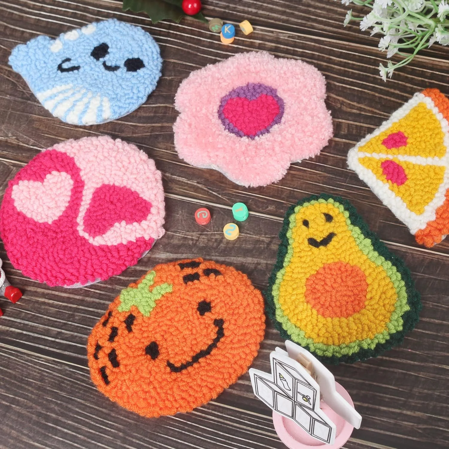 کیت زیر لیوانی نیدل پانچ Longan Craft، 21 تکه، کیت های آسان نیدل پانچ برای بزرگسالان مبتدی، 6 پد فرش طرح دار با نمد چسبی، نخ، حلقه گلدوزی، آموزش، کاردستی نیدل پانچ DIY