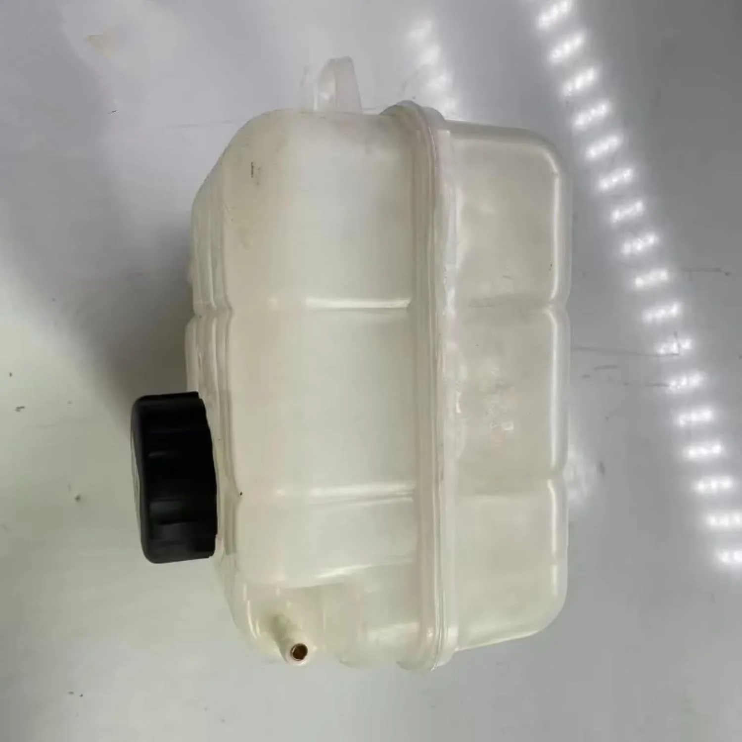 مخزن خنک کننده سازگار با سانگ یانگ مناسب برای کوراندو C مدل 2010-2018 با شماره قطعه 2161035001، مخزن سرریز خنک کننده، مخزن انبساط رادیاتور 2161034043