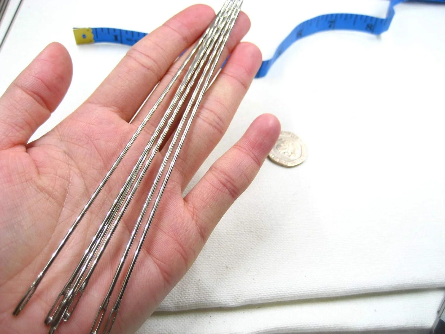 سه عدد سوزن فلزی بسیار بزرگ و بلند 15 سانتی متری برای روکش دوزی و چرم دوزی سه عدد سوزن فلزی بسیار بزرگ و بلند 15 سانتی متری برای روکش دوزی و چرم دوزی