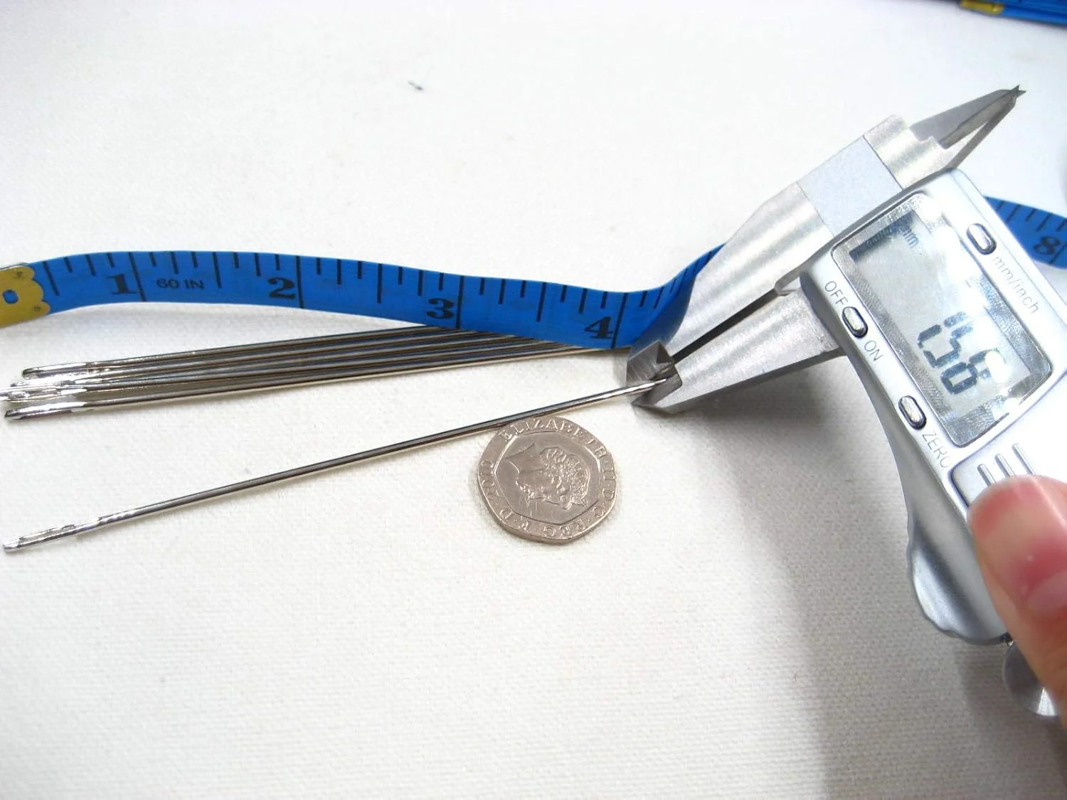 سه عدد سوزن فلزی بسیار بزرگ و بلند 15 سانتی متری برای روکش دوزی و چرم دوزی