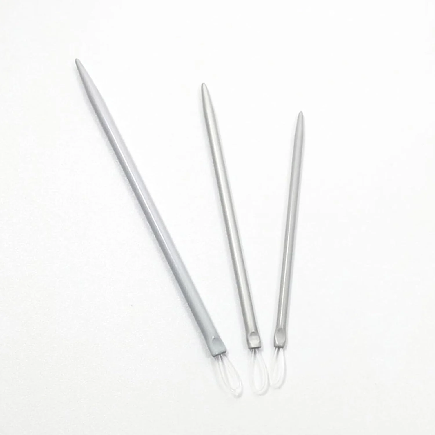 ست 3 عددی سوزن نخ‌کن سیم نایلونی نقره‌ای، سوزن با چشم بزرگ برای بافتنی، سوزن بافت نخ برای خیاطی و لوازم جانبی هنرهای دستی پارچه‌ای، سوزن نخ بزرگ، سوزن کوبلن‌دوزی، سوزن‌های نخ