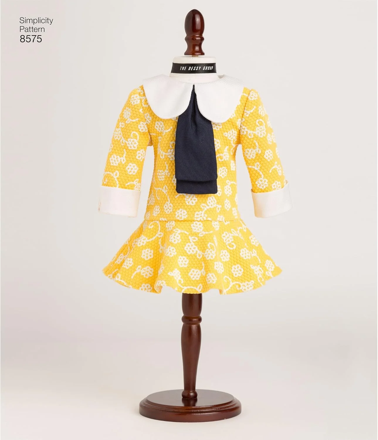 الگوی خیاطی سادگی 8575 لباس عروسک 18 اینچی، کاغذی، سفید، OS (تک سایز)