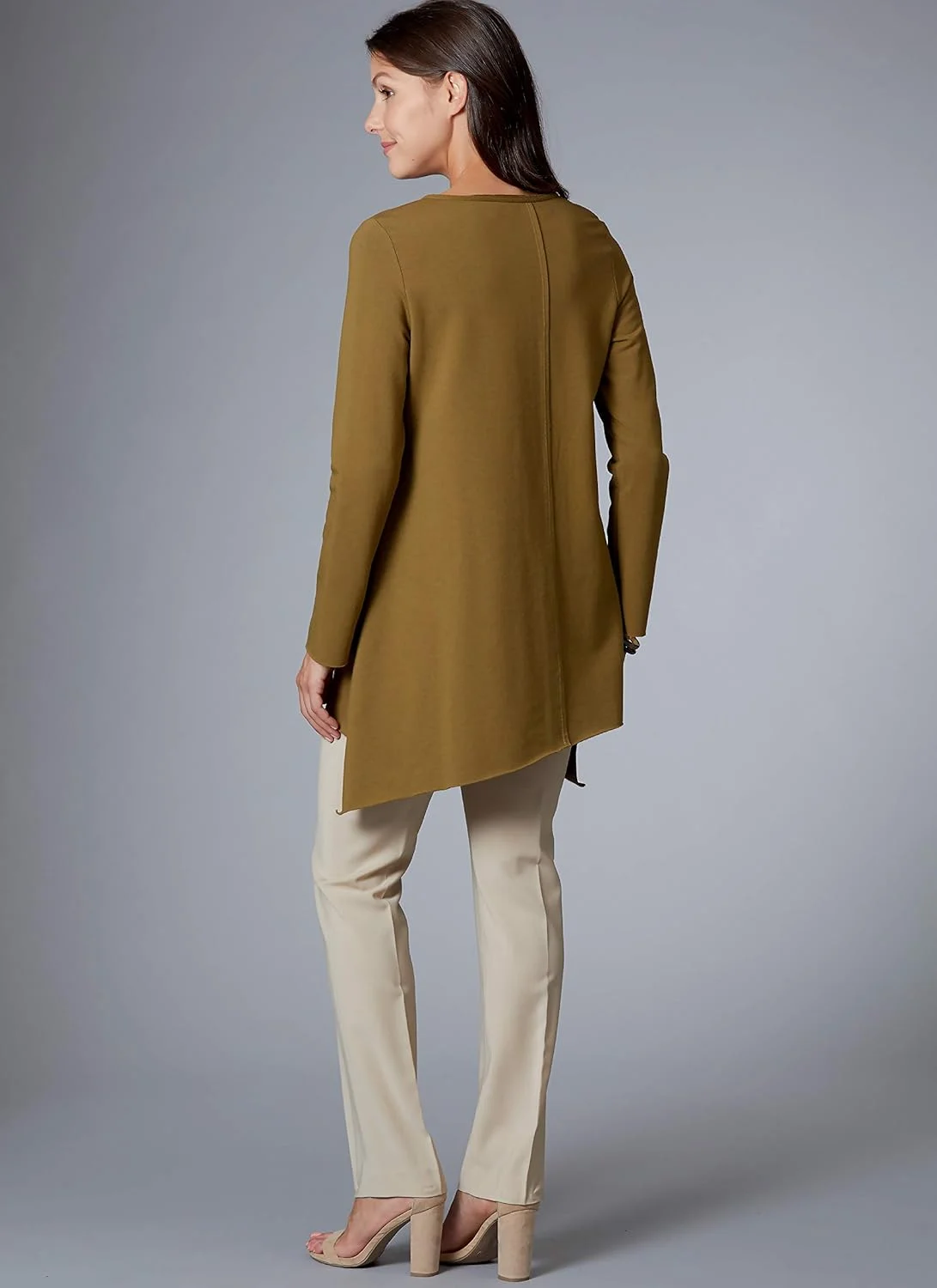 الگوهای خیاطی بلوز آستین بلند نامتقارن زنانه Butterick B6633Y اثر کاترین تیلتون، سایزهای 4-14 الگوهای خیاطی بلوز آستین بلند نامتقارن زنانه Butterick B6633Y اثر کاترین تیلتون، سایزهای 4-14