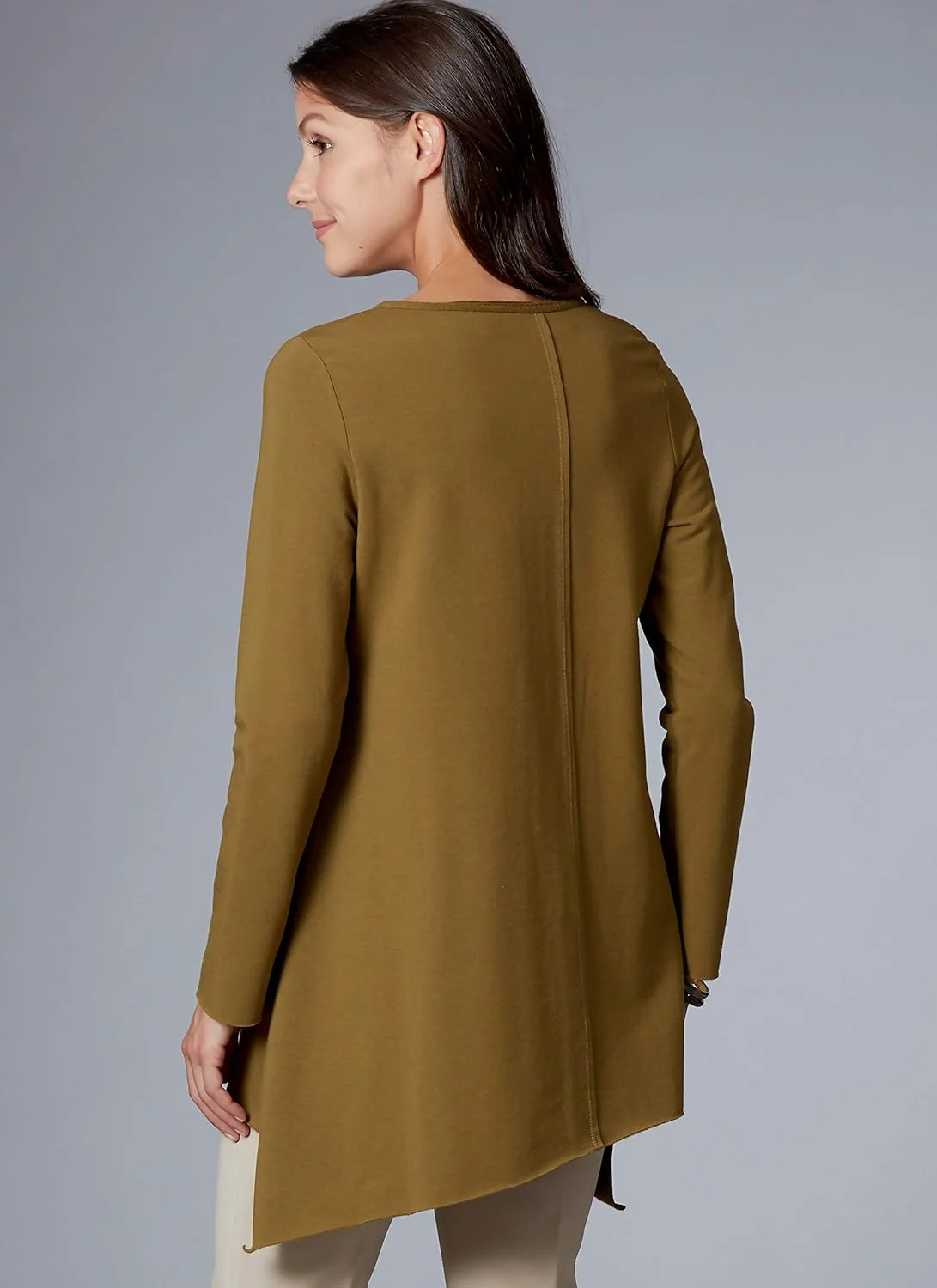 الگوهای خیاطی بلوز آستین بلند نامتقارن زنانه Butterick B6633Y اثر کاترین تیلتون، سایزهای 4-14 الگوهای خیاطی بلوز آستین بلند نامتقارن زنانه Butterick B6633Y اثر کاترین تیلتون، سایزهای 4-14