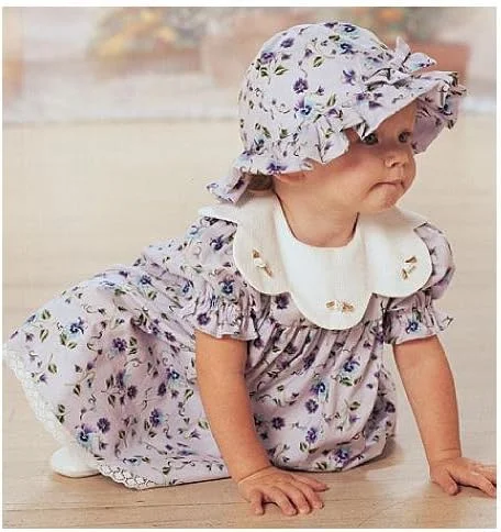 الگوهای Butterick B4110 لباس/شورت/سرهمی/کلاه نوزاد، بسته 1 عددی، سفید