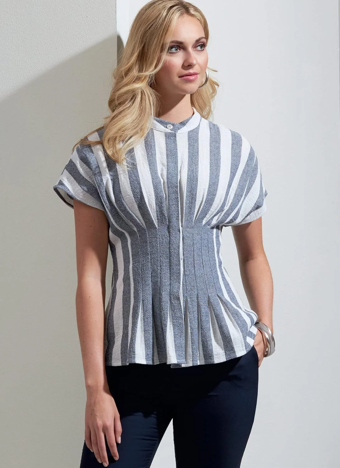 الگوهای Vogue V1874A5 تاپ/جلیقه زنانه A5 (6-8-10-12-14)