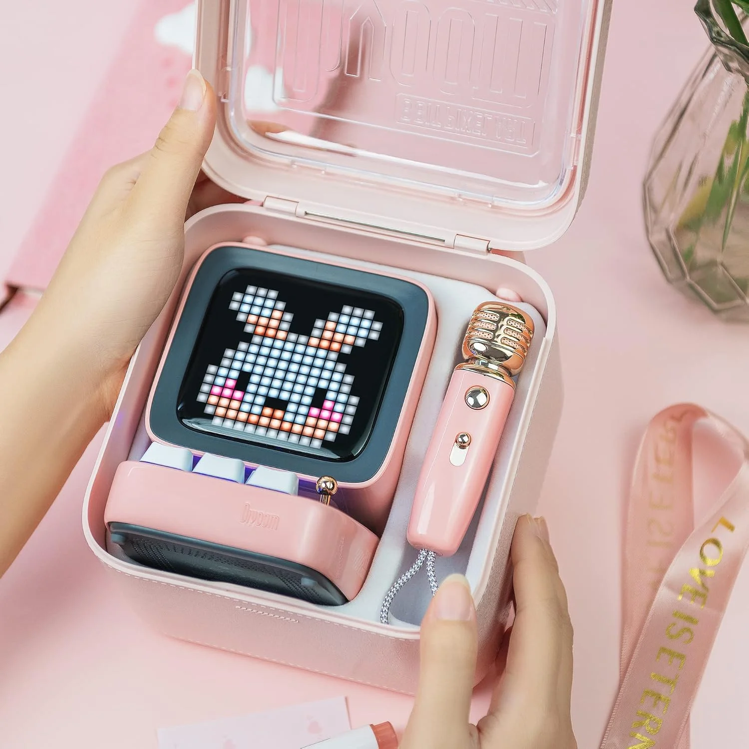 اسپیکر بلوتوثی قابل حمل Divoom Ditoo-Mic Pixel Art LED با میکروفون کارائوکه بی سیم، صفحه نمایش کنترل شده با برنامه، صفحه کلید RGB، بازی ها، آلارم برای بزرگسالان/کودکان، مهمانی خانگی. اسپیکر بلوتوثی قابل حمل Divoom Ditoo-Mic Pixel Art LED با میکروفون کارائوکه بی سیم، صفحه نمایش کنترل شده با برنامه، صفحه کلید RGB، بازی ها، آلارم برای بزرگسالان/کودکان، مهمانی خانگی.