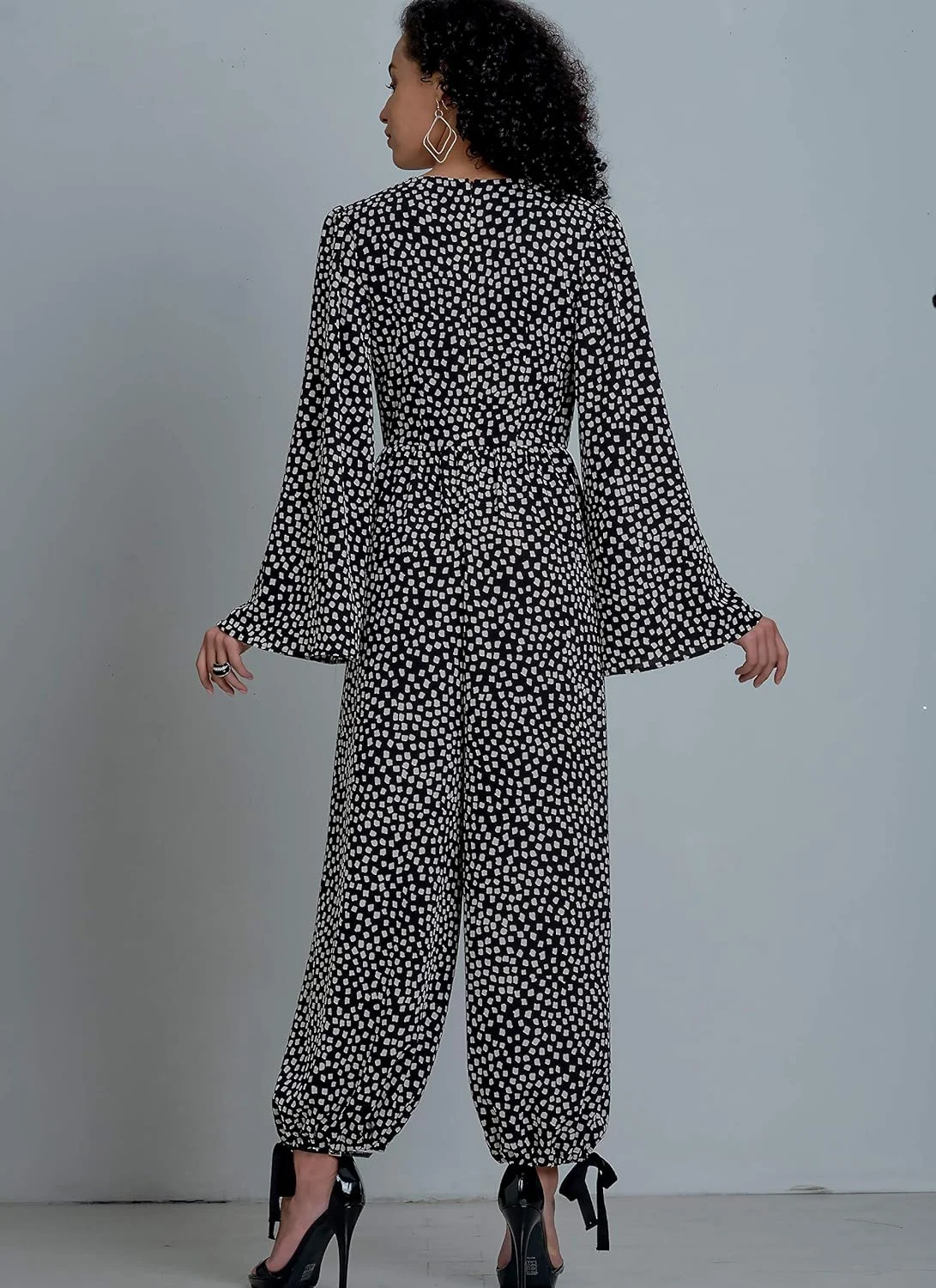 الگوهای خیاطی جامپسوت و رامپر زنانه شرکت مک کال، سایزهای 14-22 الگوهای خیاطی جامپسوت و رامپر زنانه شرکت مک کال، سایزهای 14-22