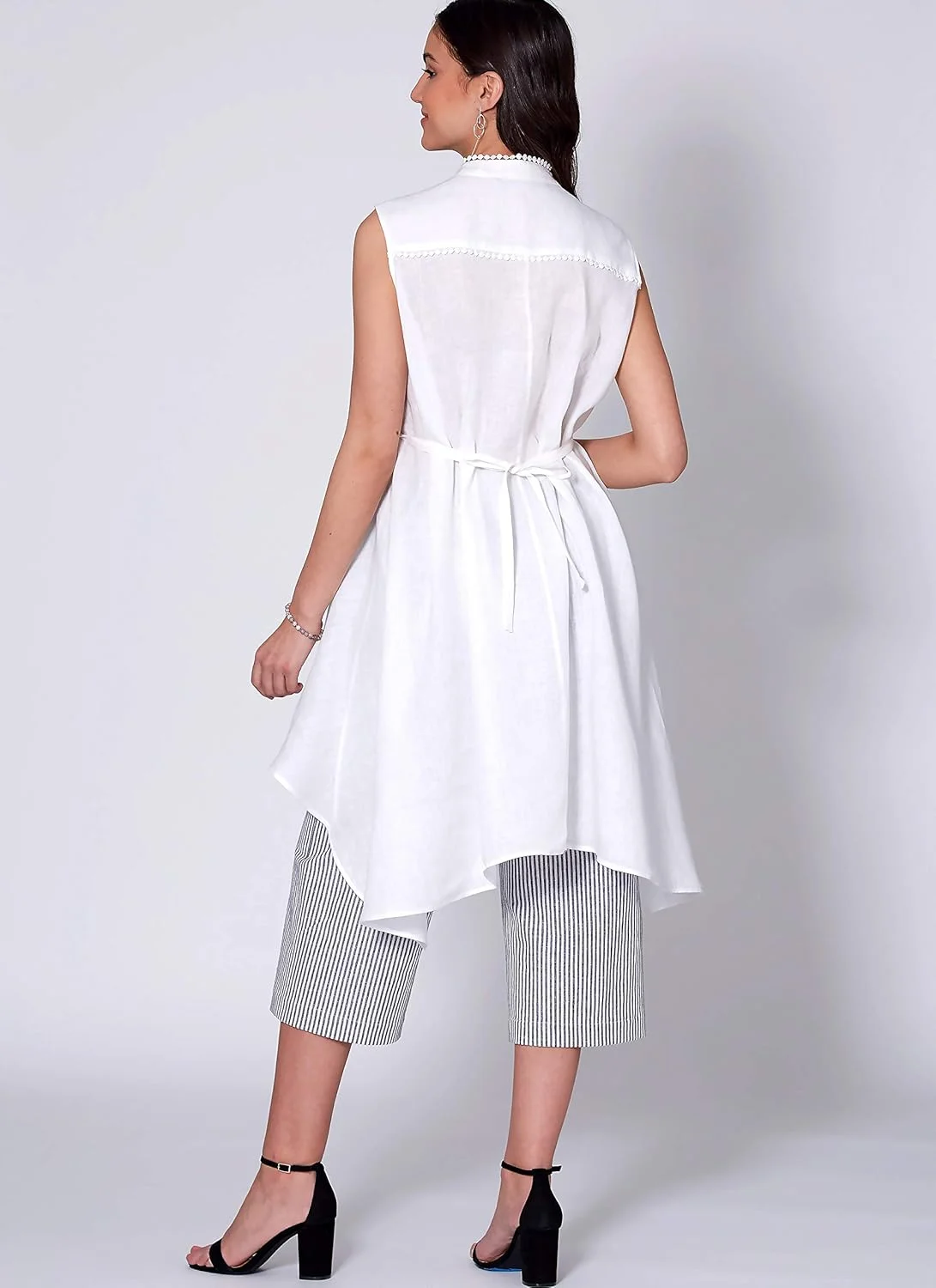 الگوهای خیاطی تونیک، تاپ و شلوار زنانه شرکت مک کال با طراحی خالیا علی، سایزهای 8-16 الگوهای خیاطی تونیک، تاپ و شلوار زنانه شرکت مک کال با طراحی خالیا علی، سایزهای 8-16