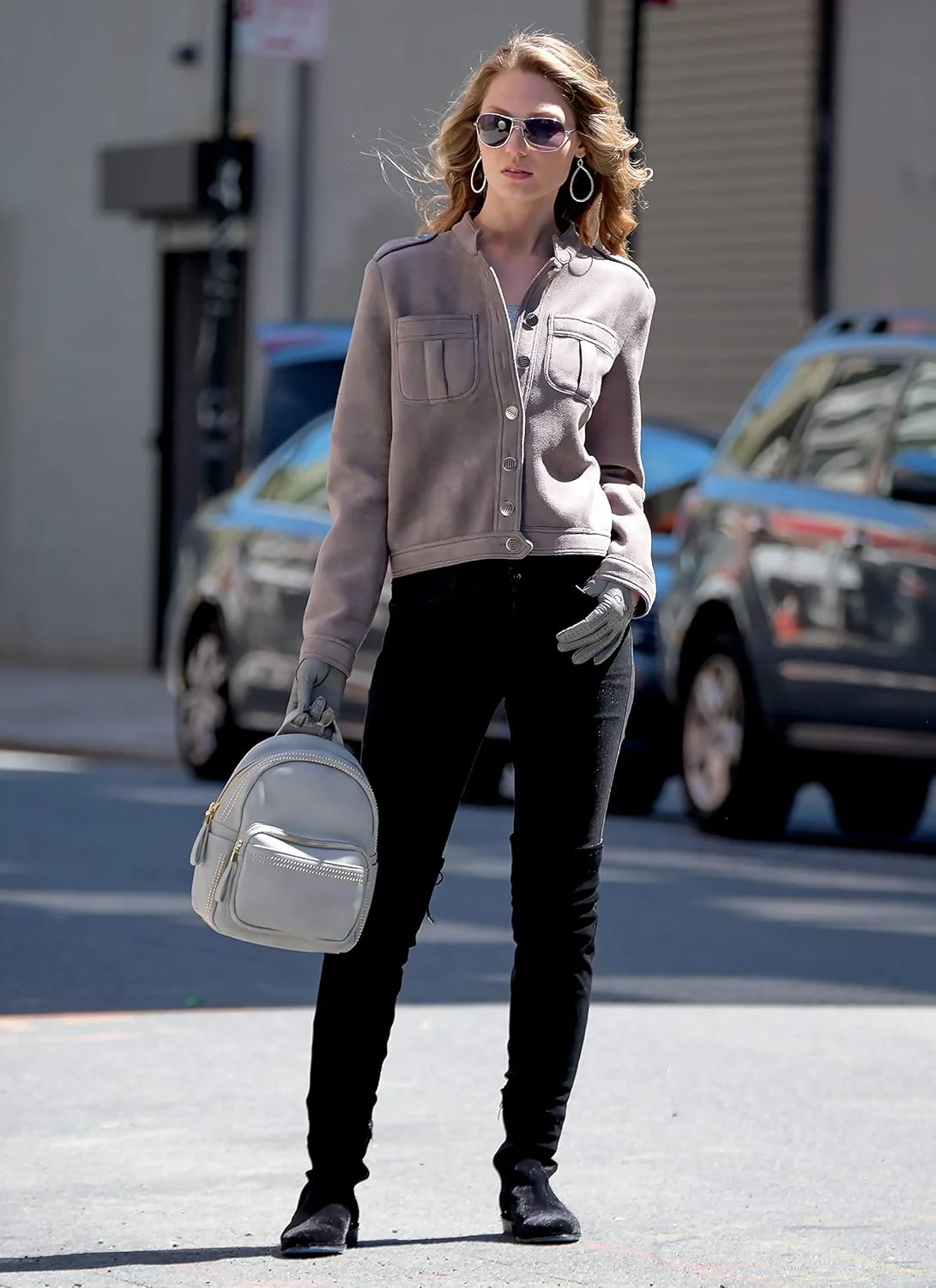 الگوهای خیاطی کت دکمه دار گشاد زنانه شرکت مک کال، سایزهای 16-22 الگوهای خیاطی کت دکمه دار گشاد زنانه شرکت مک کال، سایزهای 16-22