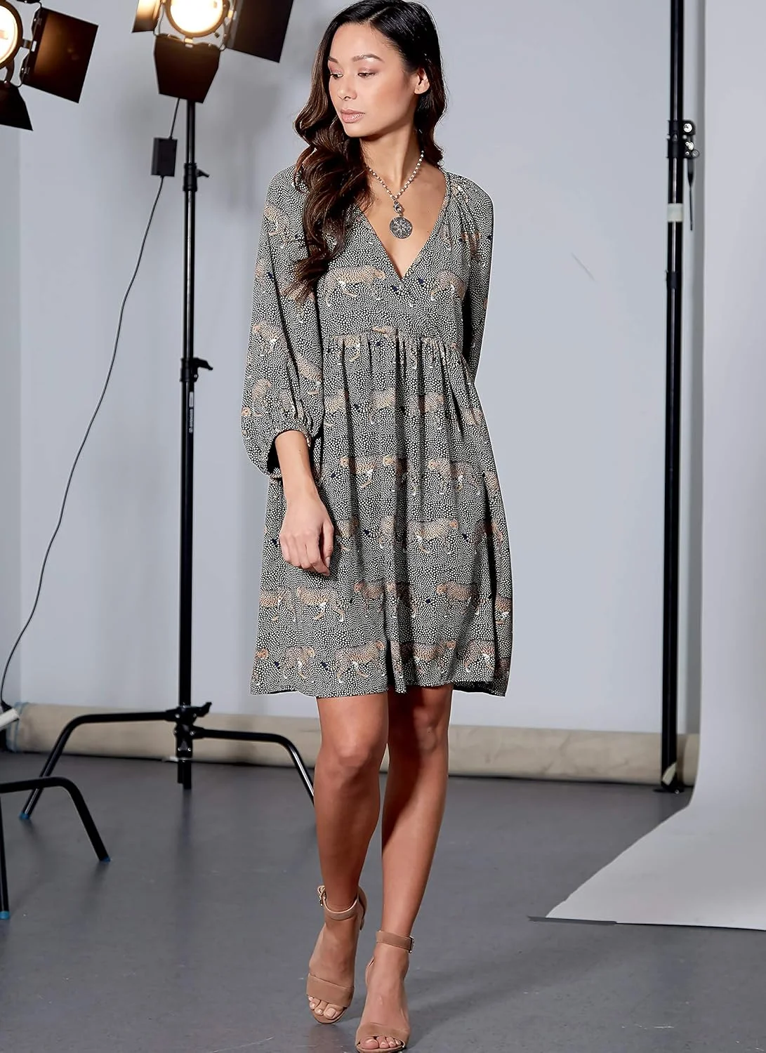 الگوی شرکت مک کال برای لباس زنانه گشاد و پلیسه دار، سایزهای 4-14، الگوی خیاطی الگوی شرکت مک کال برای لباس زنانه گشاد و پلیسه دار، سایزهای 4-14، الگوی خیاطی