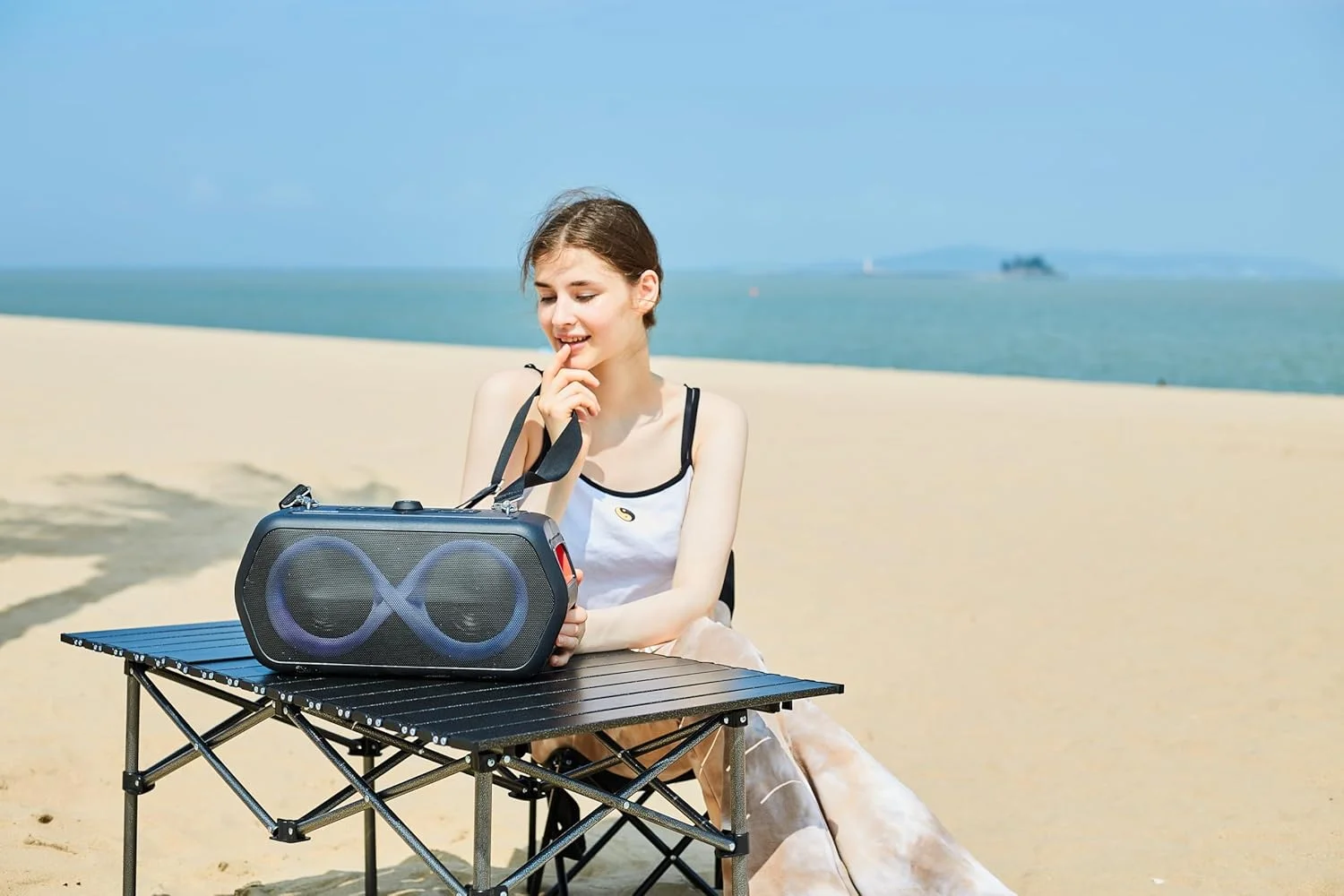 اسپیکر بلوتوثی بی سیم قابل حمل مانستر Musicbox Go Party با قابلیت کارائوکه و ضد آب اسپیکر بلوتوثی بی سیم قابل حمل مانستر Musicbox Go Party با قابلیت کارائوکه و ضد آب