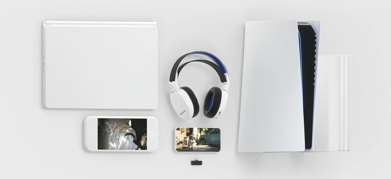 هدست گیمینگ وایرلس SteelSeries Arctis 7P+ مخصوص PS5 - 2.4 گیگاهرتز بدون افت کیفیت - صدای سه بعدی PlayStation Tempest - عمر باتری 30 ساعته - شارژ سریع USB-C - سازگار با PS4، PC، Switch و Android - سفید