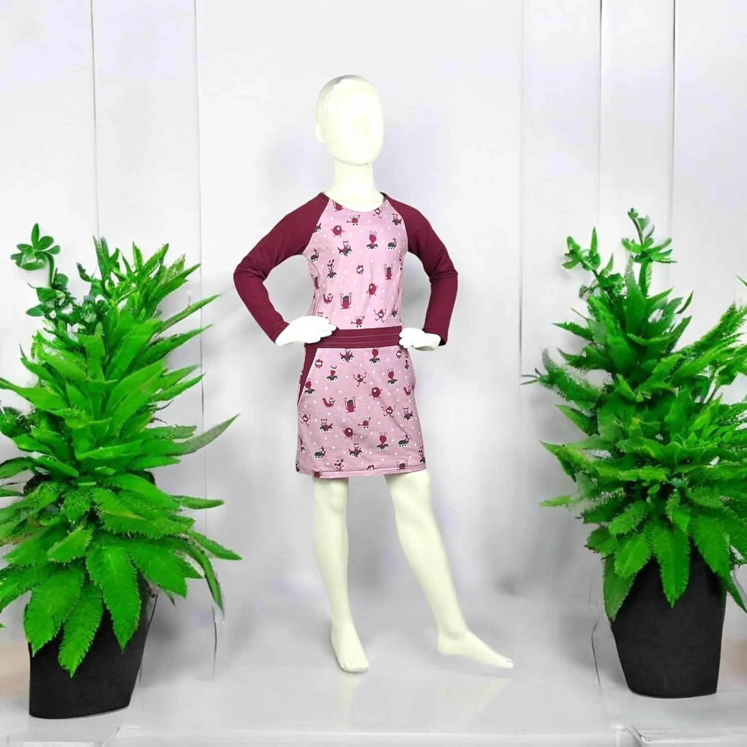 الگوی خیاطی لباس بچه گانه جولندو Ela Mini-Me سایز 104/110 تا 164/170 سانتی متر، الگوی کاغذی برای دختران به همراه دستورالعمل های خیاطی