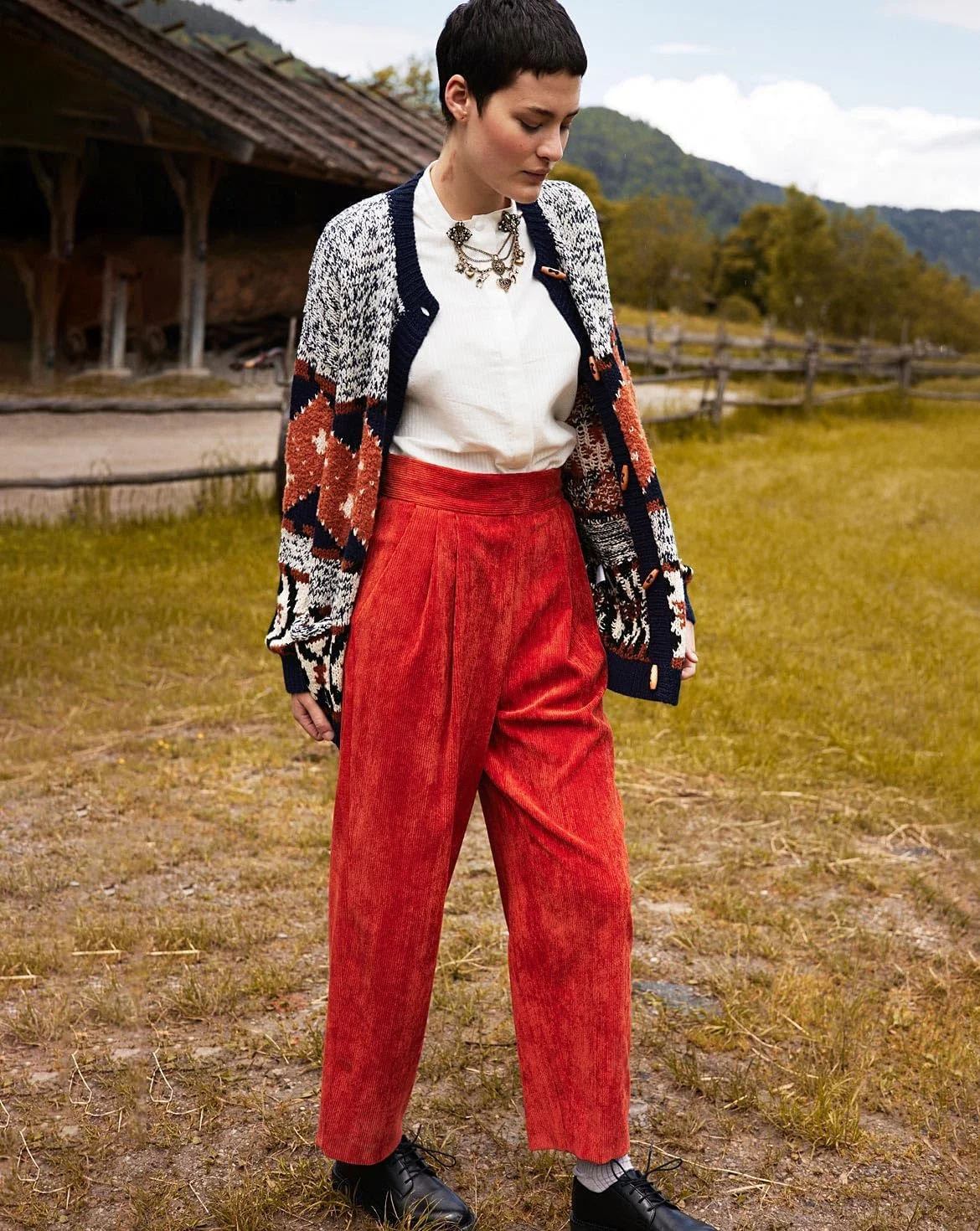 الگوی خیاطی بردا استایل شماره 5699، شلوار زنانه با جیب، سایزهای 36 تا 48 الگوی خیاطی بردا استایل شماره 5699، شلوار زنانه با جیب، سایزهای 36 تا 48