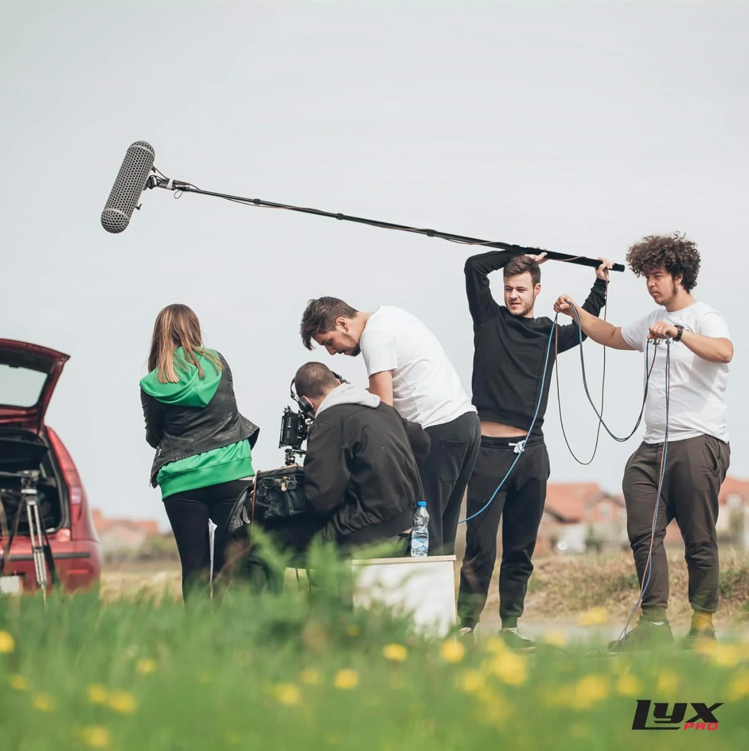 بازوی بوم میکروفون قابل حمل LyxPro، 5 قسمتی، کشویی، دستی، تلسکوپی، آلومینیومی قابل تنظیم با کابل داخلی XLR، میکروفون های شات گان زوم، میله ماهیگیری از 2.4 تا 9.25 فوت افزایش می یابد MPL-20 بازوی بوم میکروفون قابل حمل LyxPro، 5 قسمتی، کشویی، دستی، تلسکوپی، آلومینیومی قابل تنظیم با کابل داخلی XLR، میکروفون های شات گان زوم، میله ماهیگیری از 2.4 تا 9.25 فوت افزایش می یابد MPL-20