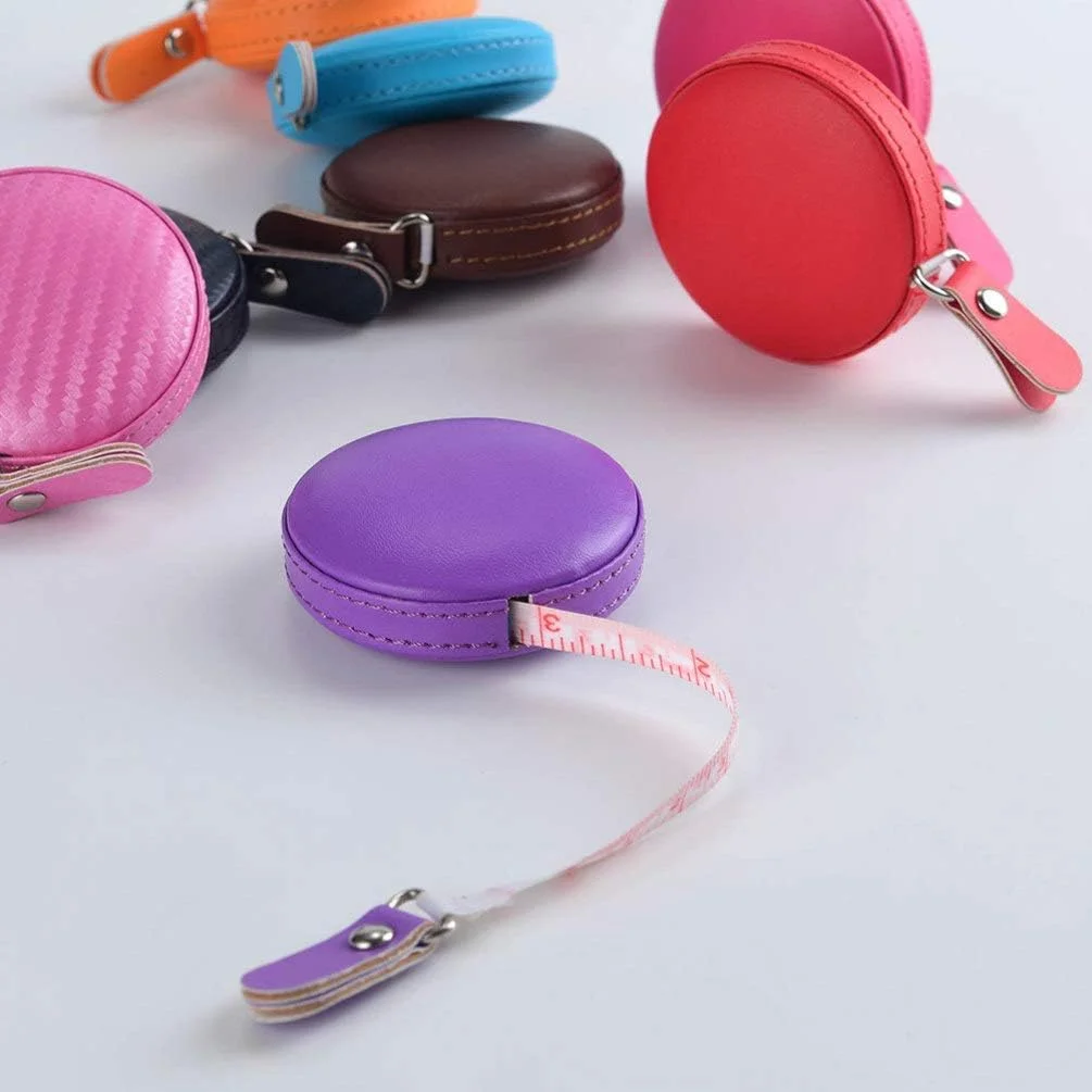 متر نواری جمع شونده با قاب چرمی گرد، 1 متری، نوار اندازه گیری نرم، ابزار اندازه گیری جیبی برای خیاطی، پارچه، خیاطی، بنفش متر نواری جمع شونده با قاب چرمی گرد، 1 متری، نوار اندازه گیری نرم، ابزار اندازه گیری جیبی برای خیاطی، پارچه، خیاطی، بنفش