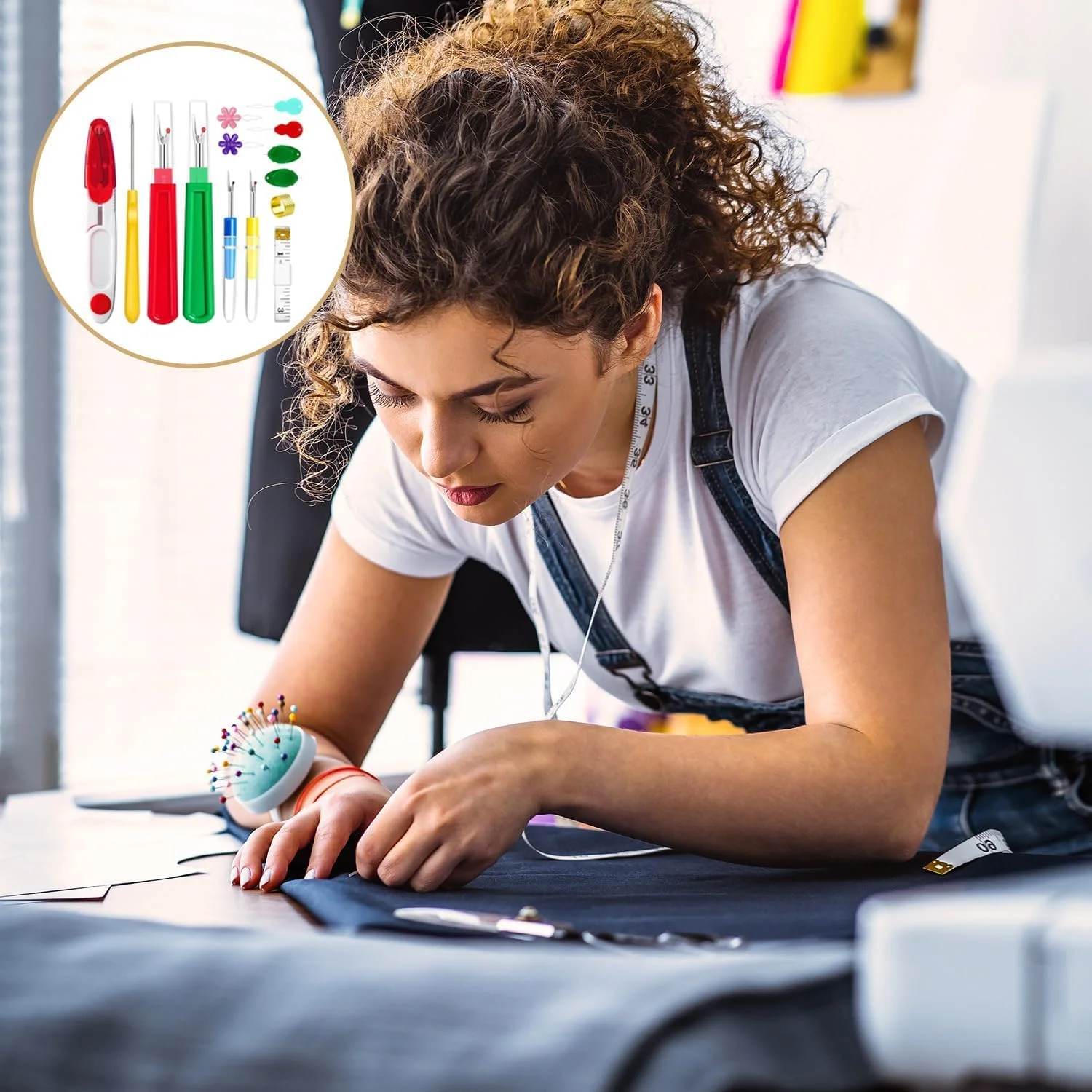 نخ باز کن خیاطی – 2 عدد بزرگ و 2 عدد کوچک، ابزار جدا کننده بخیه، شکافنده، ابزار حذف گلدوزی، به همراه سوزن نخ کن، انگشتانه، متر نواری، درفش خیاطی و قیچی نخ چین نخ باز کن خیاطی – 2 عدد بزرگ و 2 عدد کوچک، ابزار جدا کننده بخیه، شکافنده، ابزار حذف گلدوزی، به همراه سوزن نخ کن، انگشتانه، متر نواری، درفش خیاطی و قیچی نخ چین