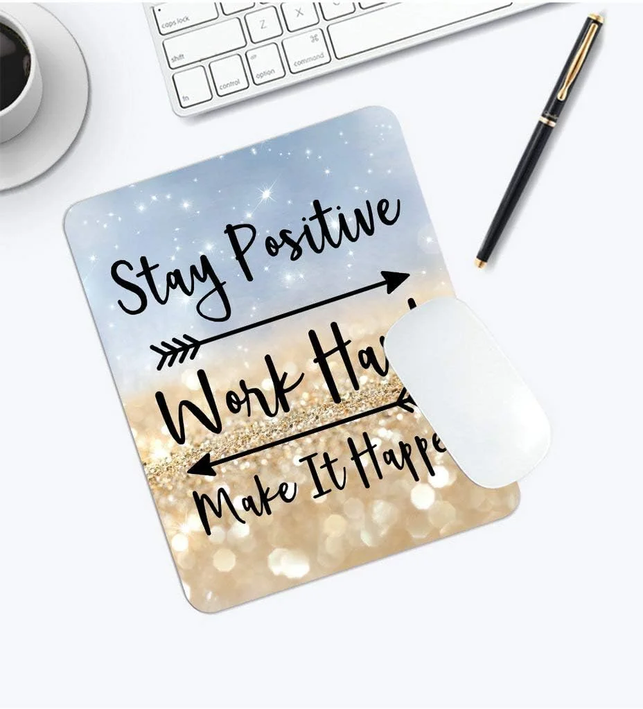 پد ماوس گیمینگ سفارشی Amcove، مثبت بمانید، سخت کار کنید و آن را به واقعیت تبدیل کنید، پد ماوس با نقل قول های الهام بخش هنری، اکلیلی مشکی