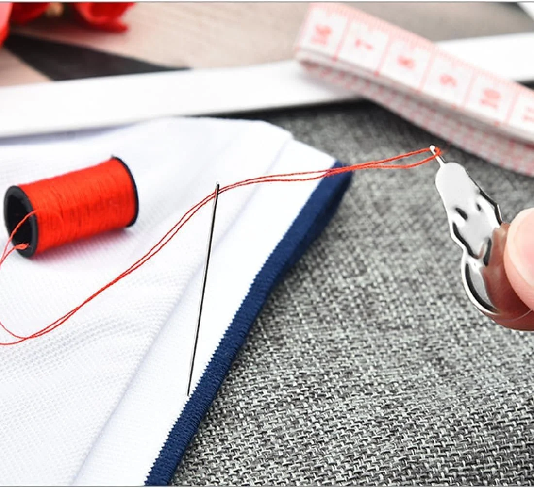 ست خیاطی هدیه کریسمس برای مادربزرگ، مادر، بزرگسالان، کودکان، مبتدی، مسافر، موارد اضطراری، لوازم خیاطی قابل حمل شامل متر نواری نرم، قیچی، نخ، سوزن خیاطی و غیره (مشکی) ست خیاطی هدیه کریسمس برای مادربزرگ، مادر، بزرگسالان، کودکان، مبتدی، مسافر، موارد اضطراری، لوازم خیاطی قابل حمل شامل متر نواری نرم، قیچی، نخ، سوزن خیاطی و غیره (مشکی)