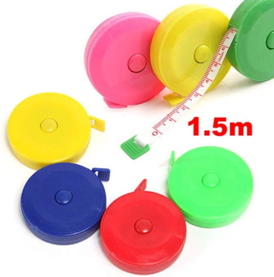 متر خیاطی نواری، خط کش پلاستیکی جمع شونده دکمه فشاری 1.5 متری، ابزار اندازه گیری پارچه خیاطی 6JC83 (رنگ: رنگ تصادفی) متر خیاطی نواری، خط کش پلاستیکی جمع شونده دکمه فشاری 1.5 متری، ابزار اندازه گیری پارچه خیاطی 6JC83 (رنگ: رنگ تصادفی)