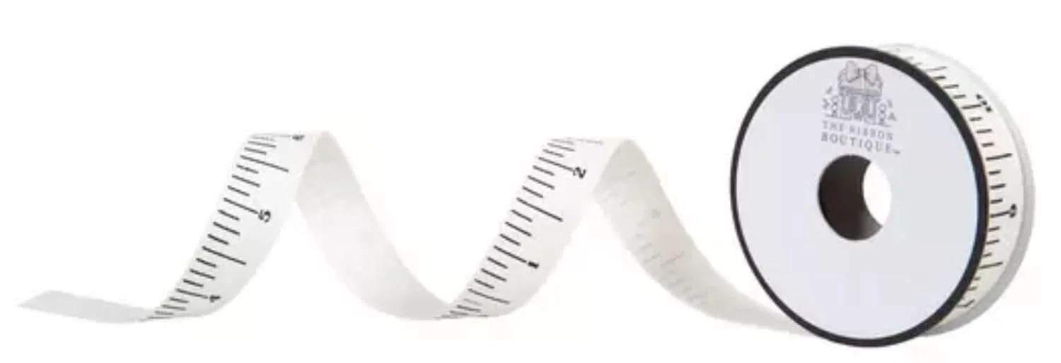 نوار روبان طرح خط کش برای کاردستی، عرض 5/8 اینچ، طول 5 یارد، نوار اندازه گیری با تم معلمی سیاه و سفید با تکرار 10 اینچی نوار روبان طرح خط کش برای کاردستی، عرض 5/8 اینچ، طول 5 یارد، نوار اندازه گیری با تم معلمی سیاه و سفید با تکرار 10 اینچی