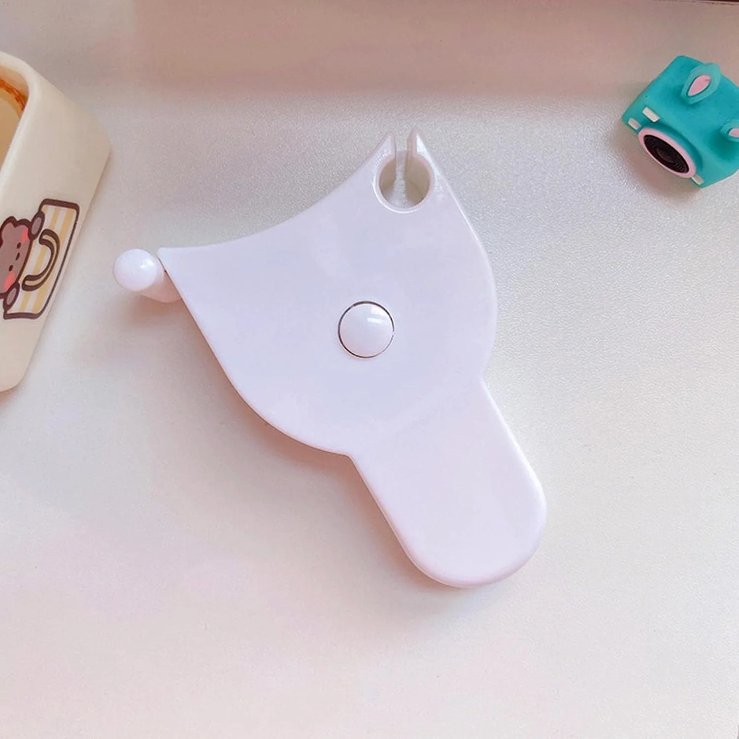 متر خیاطی جمع شونده - متر اندازه گیری دور سینه قابل حمل با دسته - ابزار کوچک اندازه گیری پارچه خیاطی برای اندازه گیری لباس، دور کمر، پرستاری، کاردستی و مسافرت متر خیاطی جمع شونده - متر اندازه گیری دور سینه قابل حمل با دسته - ابزار کوچک اندازه گیری پارچه خیاطی برای اندازه گیری لباس، دور کمر، پرستاری، کاردستی و مسافرت