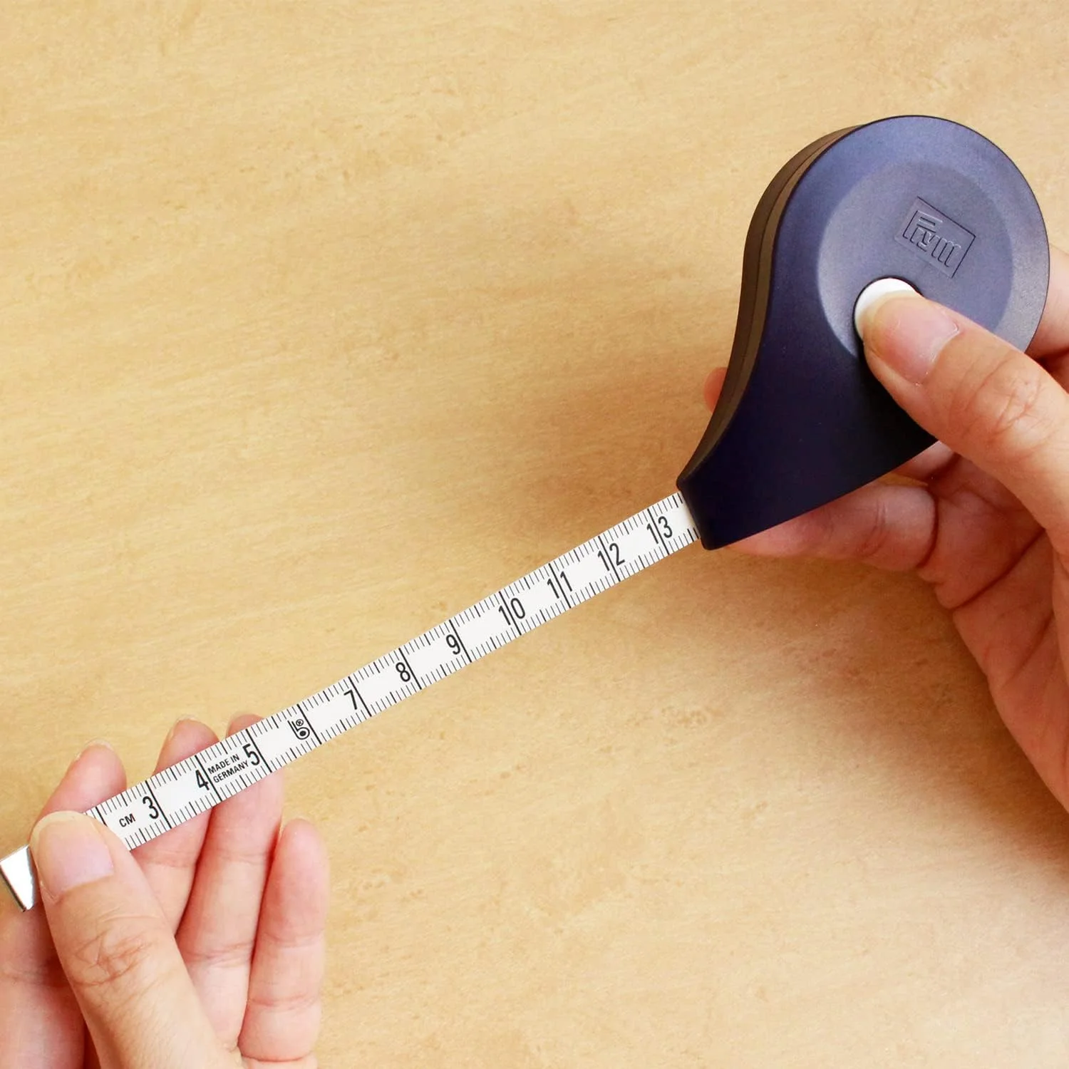 متر خیاطی فنری ارگونومیک 150 سانتی متری Prym متر خیاطی فنری ارگونومیک 150 سانتی متری Prym