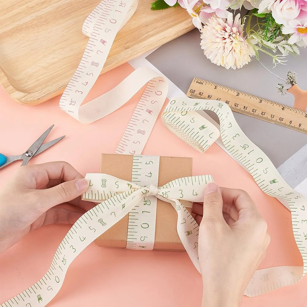 نوار اندازه گیری 9 متری PH PandaHall نوار پنبه ای با خط کش مقیاس نوار 25 میلی متری برای خیاطی دور کمر بدن خیاطان صنعتگران، سبز/صورتی