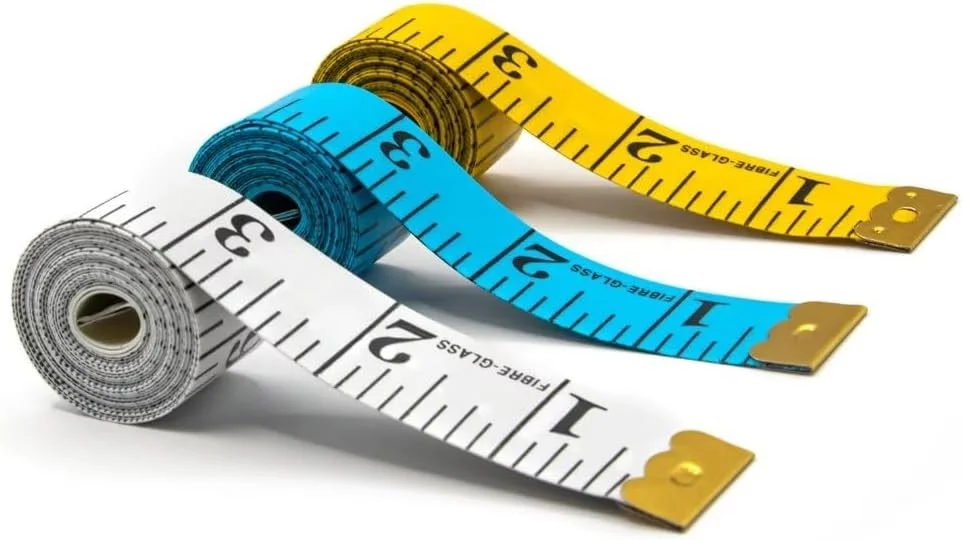 خط کش خیاطی انعطاف پذیر بدنه Odditon، متر نواری نرم برای کاهش وزن، خیاطی و اندازه گیری های پزشکی بدن (آبی، سفید، زرد)