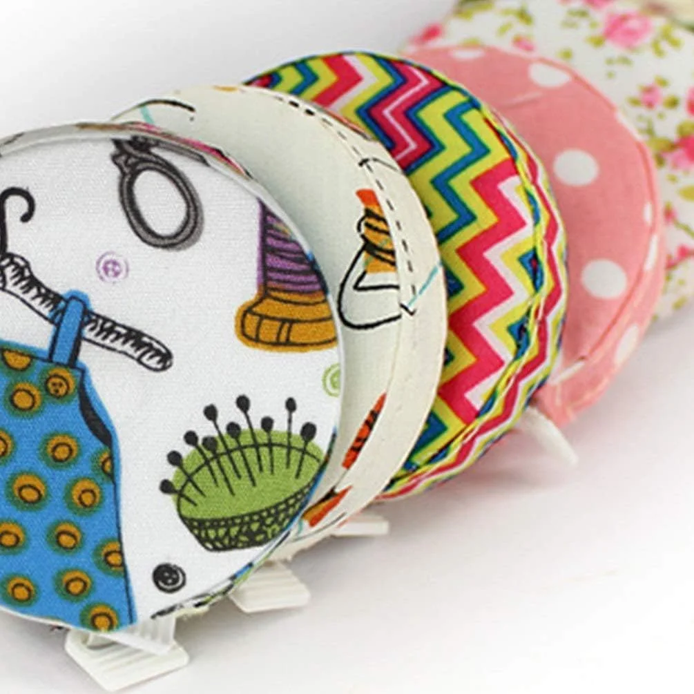 1 عدد متر نواری نرم، ابزار خیاطی پارچه ای جمع شونده برای اندازه گیری بدن، لوازم جانبی صنایع دستی DIY 1.5 متری (سوزن و نخ نارنجی)