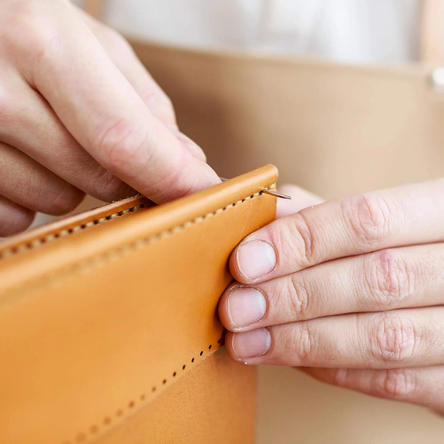 ست 37 عددی تعمیر چرم با درفش خیاطی/نخ موم زده چرم/سوزن خیاطی/متر نواری/جعبه نگهداری، کیت ابزار چرم دوزی برای مبتدیان و حرفه ای ها ست 37 عددی تعمیر چرم با درفش خیاطی/نخ موم زده چرم/سوزن خیاطی/متر نواری/جعبه نگهداری، کیت ابزار چرم دوزی برای مبتدیان و حرفه ای ها