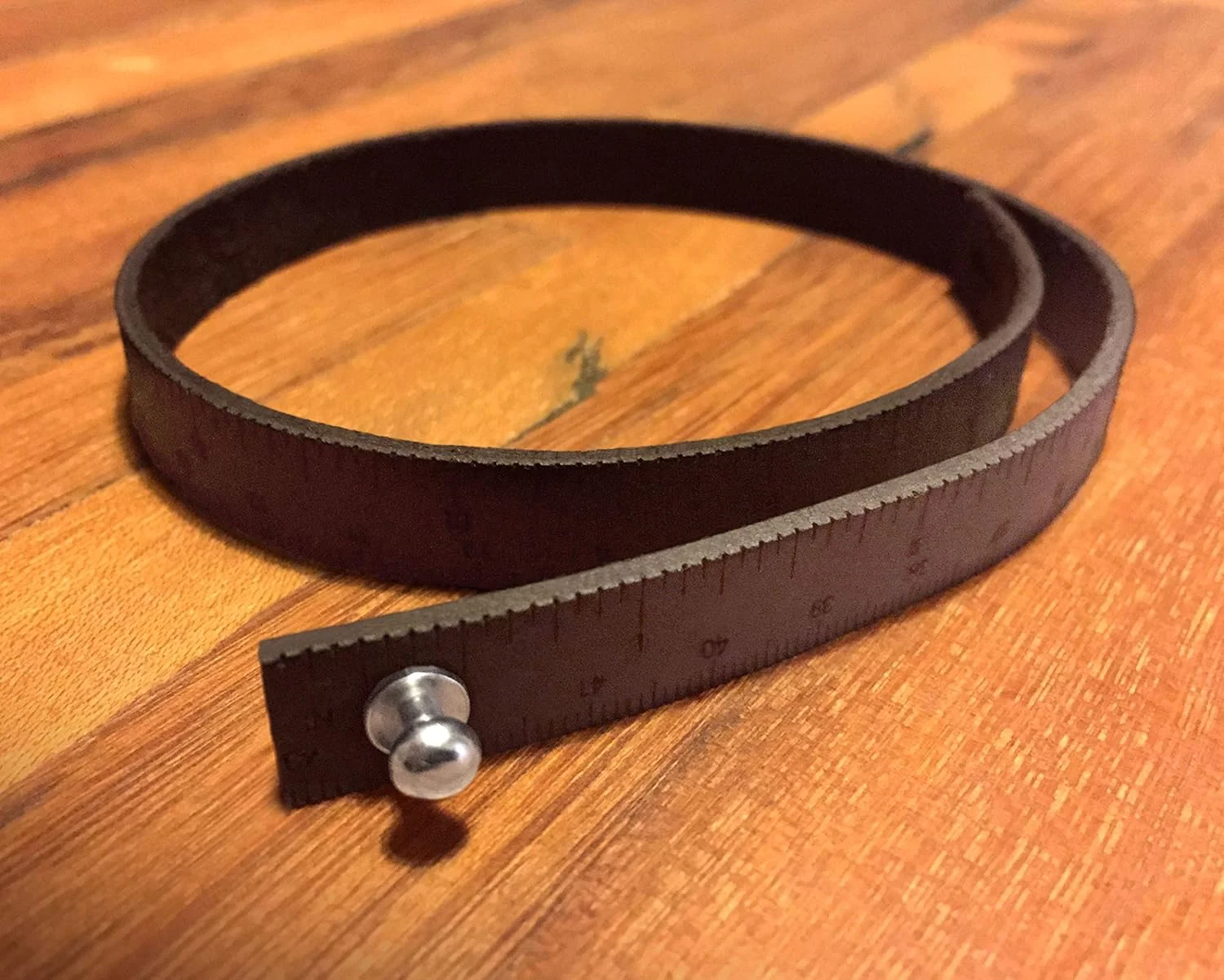 ILOVEHANDLES خط کش مچی قهوه ای تیره 15 اینچی | دستبند متر نواری | کاف چرمی | دستبند چرمی | خیاطی | بافندگی | قلاب بافی | ابزار | هدیه ILOVEHANDLES خط کش مچی قهوه ای تیره 15 اینچی | دستبند متر نواری | کاف چرمی | دستبند چرمی | خیاطی | بافندگی | قلاب بافی | ابزار | هدیه