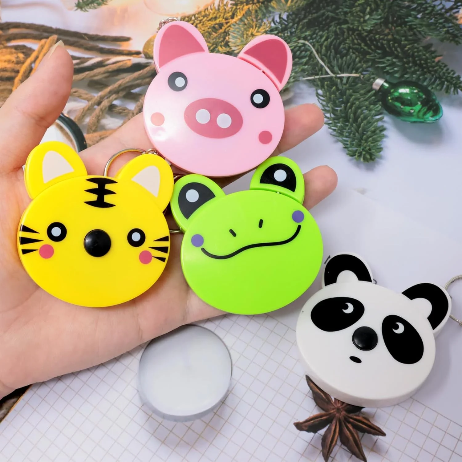 هونبای 4 عدد متر نواری جمع شونده پلاستیکی طرح کارتونی حیوانات، متر اندازه گیری بدن به همراه جاکلیدی برای خیاطی، پارچه، ابزار اندازه گیری صنایع دستی (4 مدل) هونبای 4 عدد متر نواری جمع شونده پلاستیکی طرح کارتونی حیوانات، متر اندازه گیری بدن به همراه جاکلیدی برای خیاطی، پارچه، ابزار اندازه گیری صنایع دستی (4 مدل)