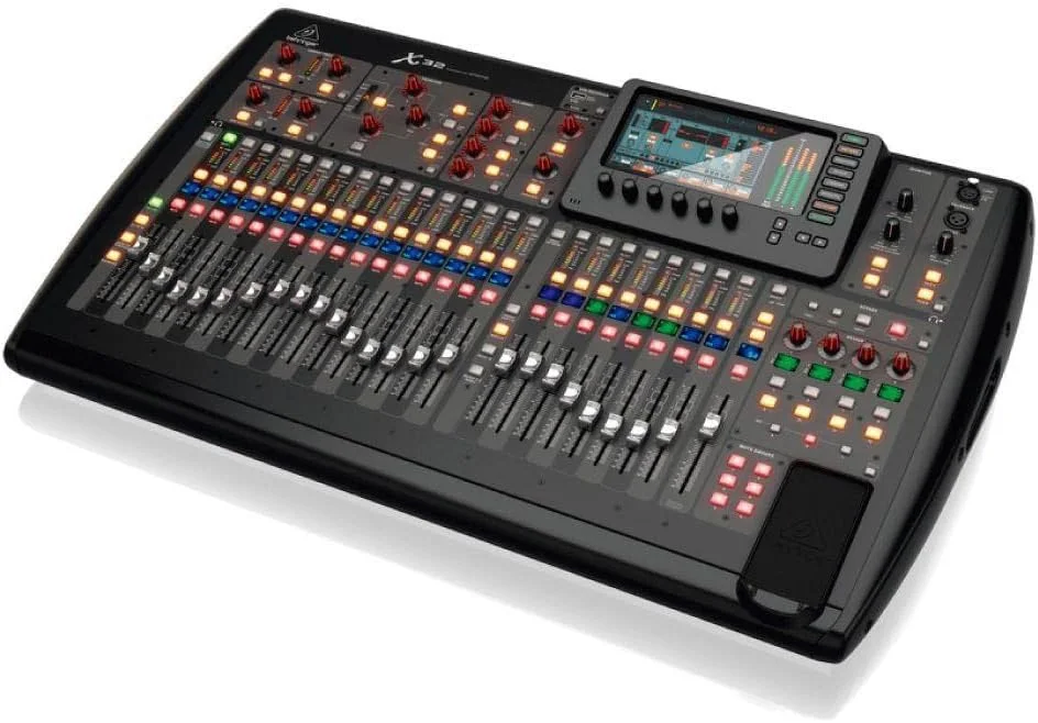 میکسر دیجیتال Behringer X32 با 40 ورودی، 25 باس، 32 پری امپ میداس قابل برنامه ریزی، 25 فیدر موتوری، LCD کانال، رابط صوتی 32 کاناله و iPad/iPhone
