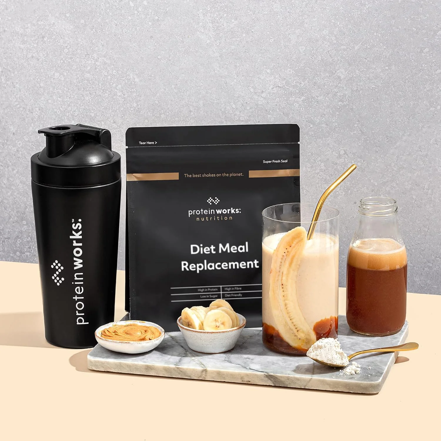 شیک جایگزین غذای رژیمی THE PROTEIN WORKS | کارامل ماکیاتو | غذای کامل مغذی | ویتامین های تقویت کننده ایمنی، مقرون به صرفه | سالم و سریع | 1 کیلوگرم شیک جایگزین غذای رژیمی THE PROTEIN WORKS | کارامل ماکیاتو | غذای کامل مغذی | ویتامین های تقویت کننده ایمنی، مقرون به صرفه | سالم و سریع | 1 کیلوگرم
