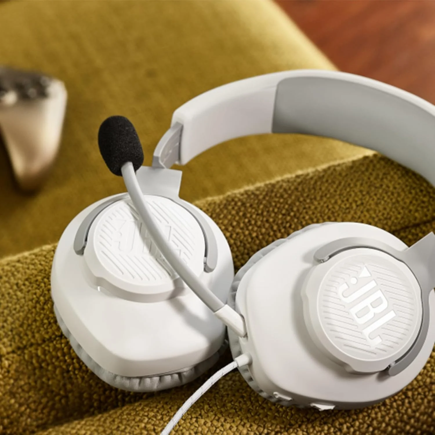 هدست گیمینگ سیمی دور گوشی JBL Quantum 100 با میکروفون بوم متحرک با تمرکز بر صدا، امضای QuantumSOUND، هدبند سبک وزن، بالشتک گوشی مموری فوم، سازگار با کامپیوتر و کنسول های بازی - سفید هدست گیمینگ سیمی دور گوشی JBL Quantum 100 با میکروفون بوم متحرک با تمرکز بر صدا، امضای QuantumSOUND، هدبند سبک وزن، بالشتک گوشی مموری فوم، سازگار با کامپیوتر و کنسول های بازی - سفید