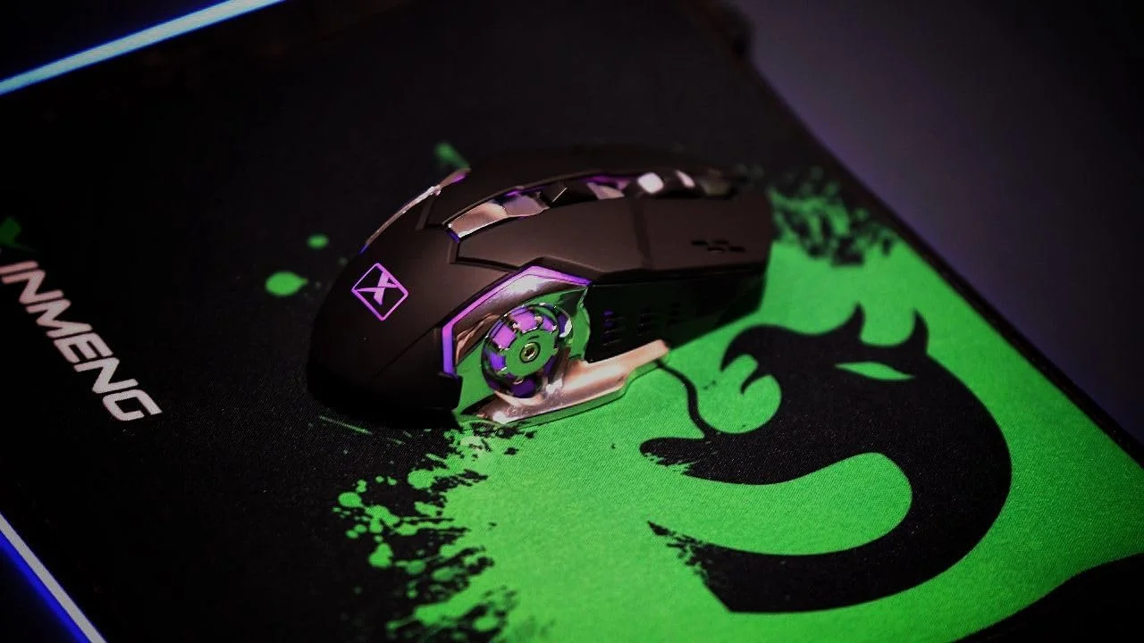 ست کیبورد و ماوس گیمینگ بی‌سیم، کیبورد و ماوس RGB با نور پس‌زمینه و باتری قابل شارژ 3000 میلی‌آمپر، پنل فلزی، استراحتگاه دست جداشدنی، کیبورد با حس مکانیکی و ماوس گیمینگ 7 رنگ بی‌صدا برای گیمرهای PC